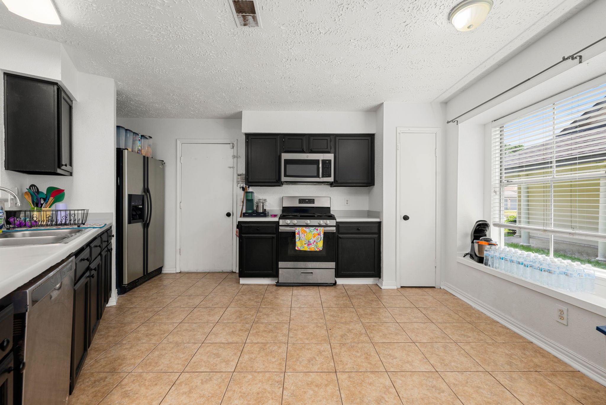 327 Brompton Court Highlands, TX 77562 - Photo 5 of 31