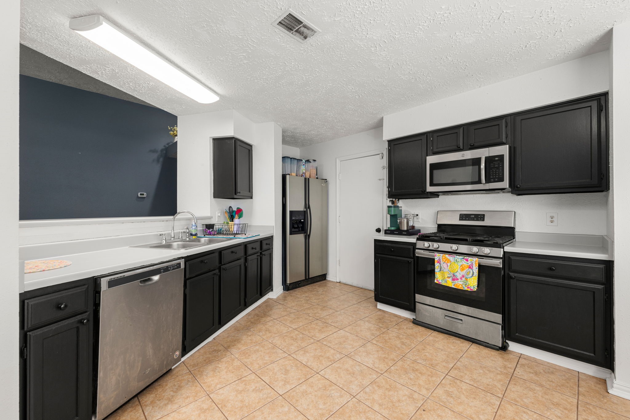 327 Brompton Court Highlands, TX 77562 - Photo 6 of 31