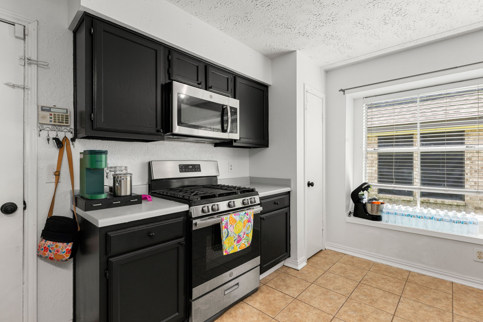 327 Brompton Court Highlands, TX 77562 - Photo 7 of 31