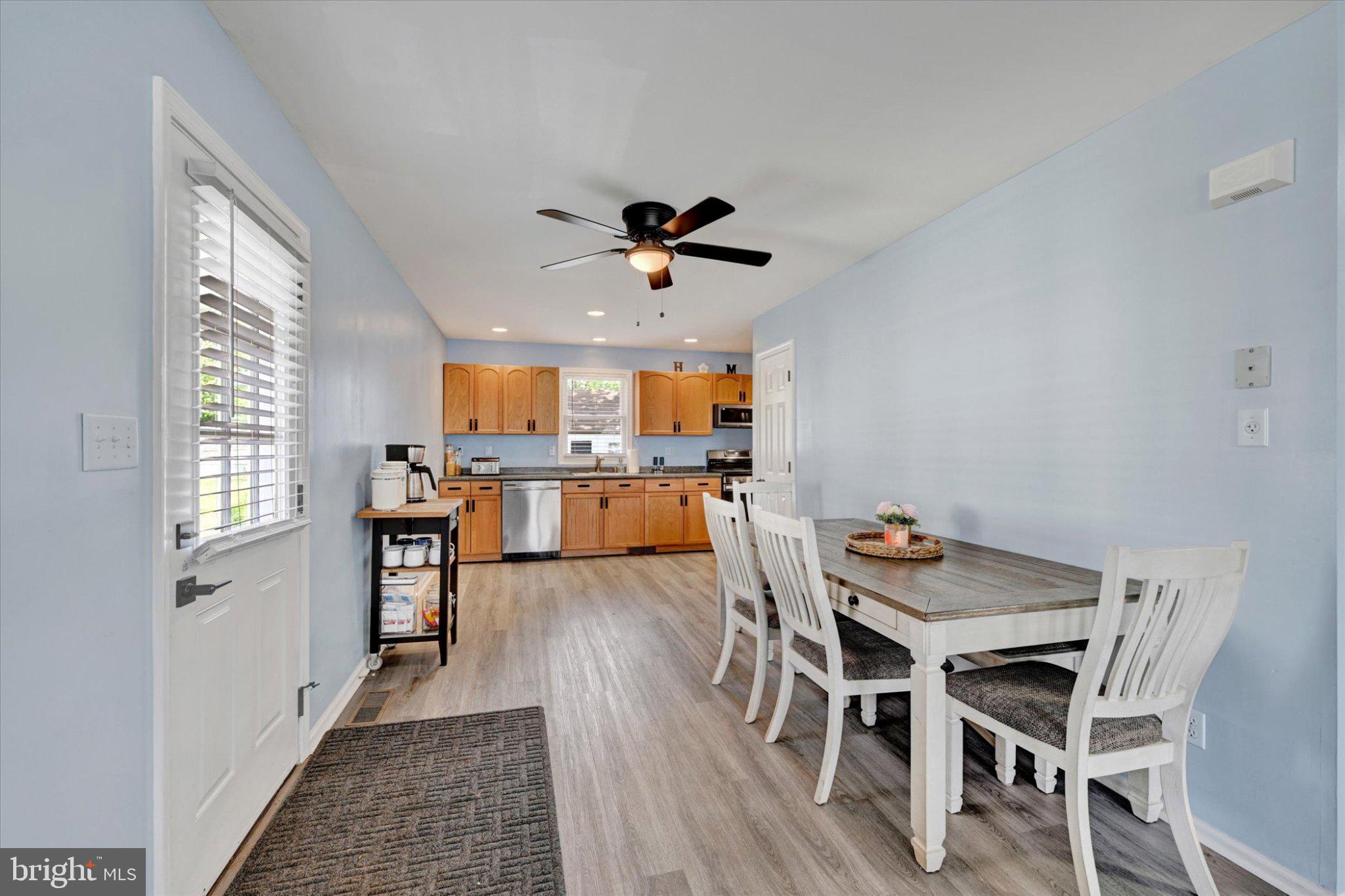 521 Riverside Drive Essex, MD 21221 - Photo 4 of 32 Bright and inviting kitchen space.