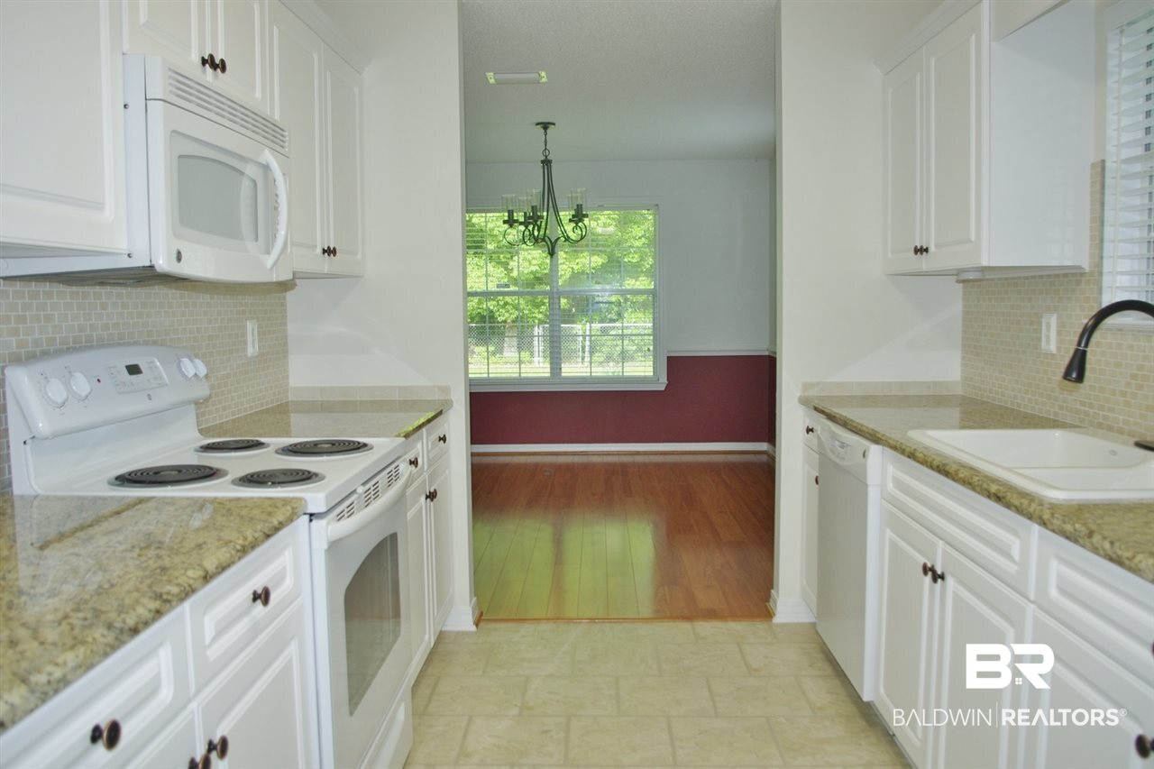 812 Wisteria Lane Foley, AL 36535 - Photo 10 of 37