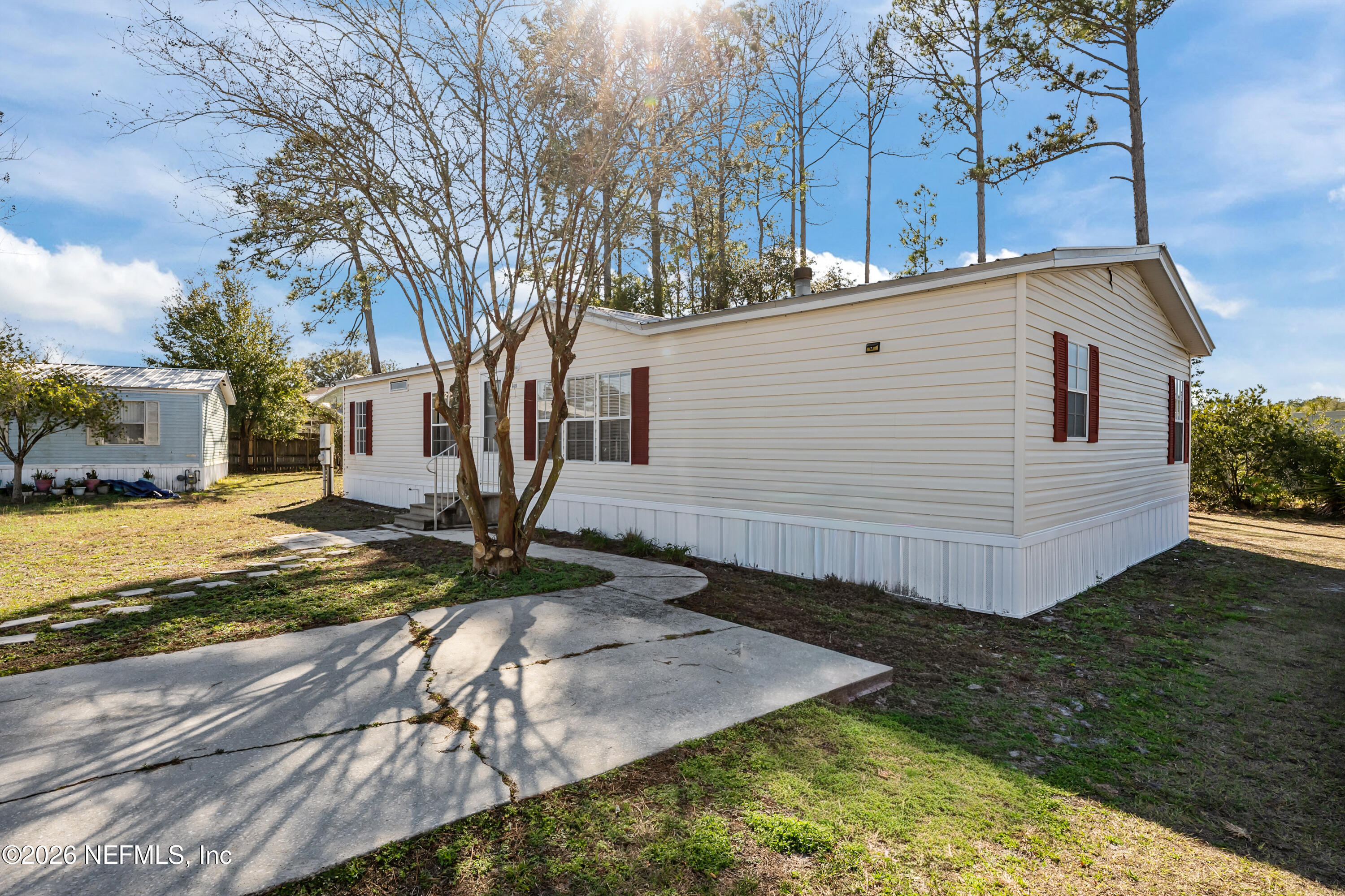 6109 5th Manor West Palatka, FL 32177 - Photo 2 of 24 02-JWLeeMedia8077