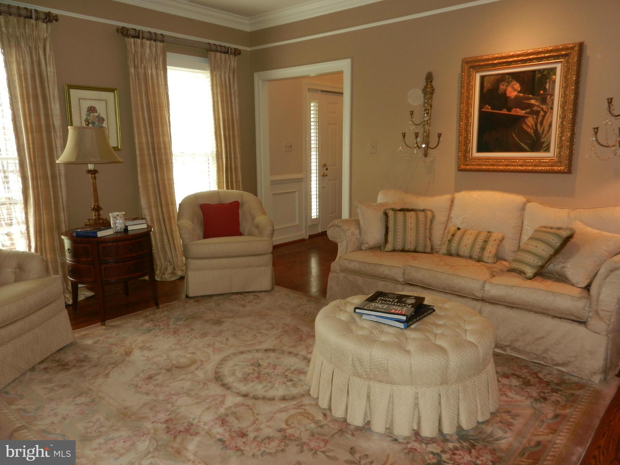 6366 Lee Forest Path Centreville, VA 20120 - Photo 2 of 30 Living Room
