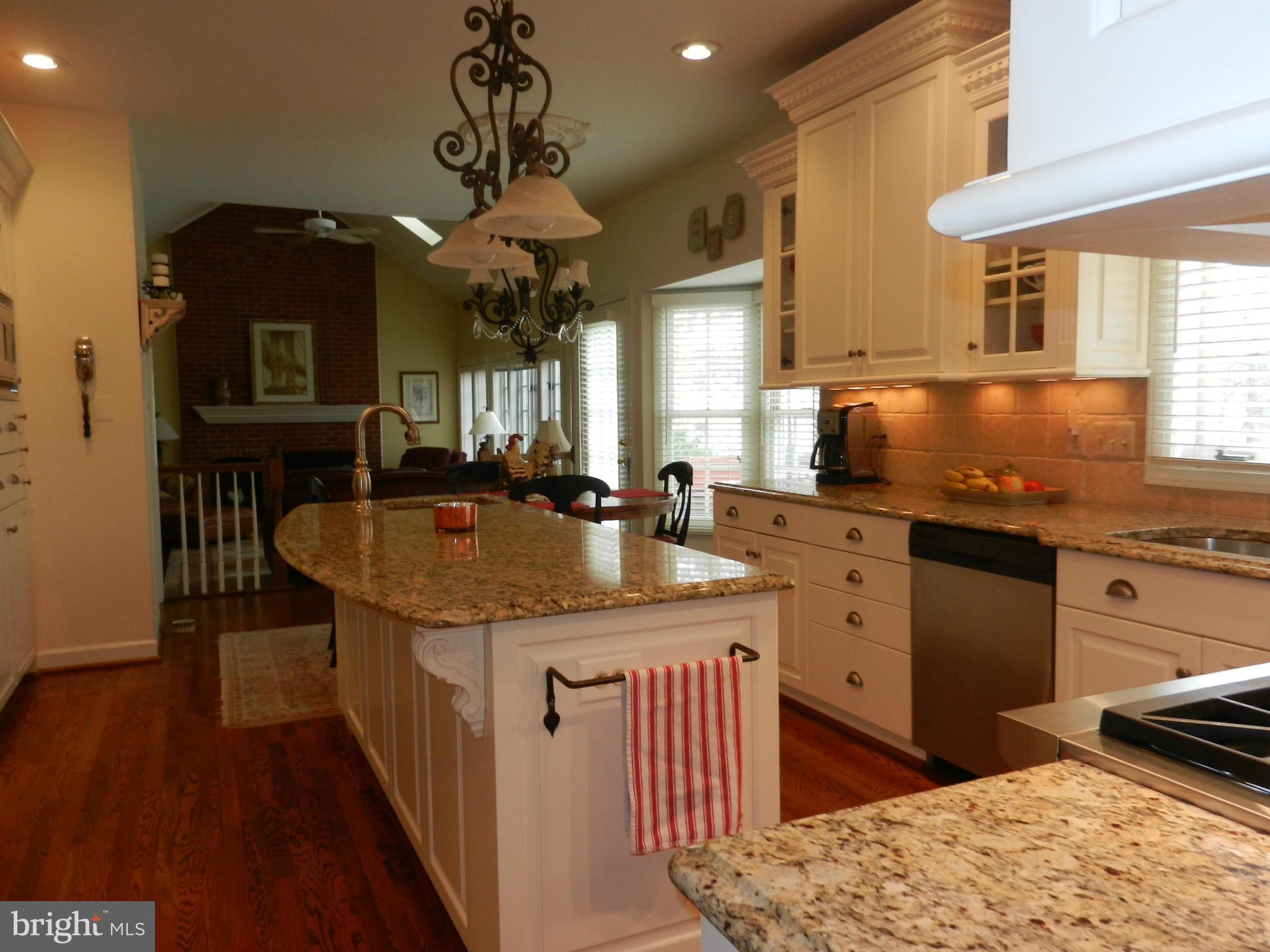 6366 Lee Forest Path Centreville, VA 20120 - Photo 11 of 30 Kitchen