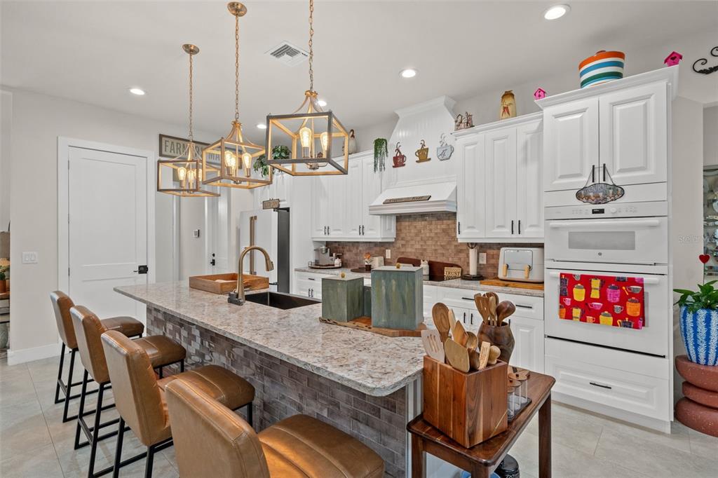 17601 Hanna Road Lutz, FL 33549 - Photo 13 of 48 a view of kitchen and dining area with furniture