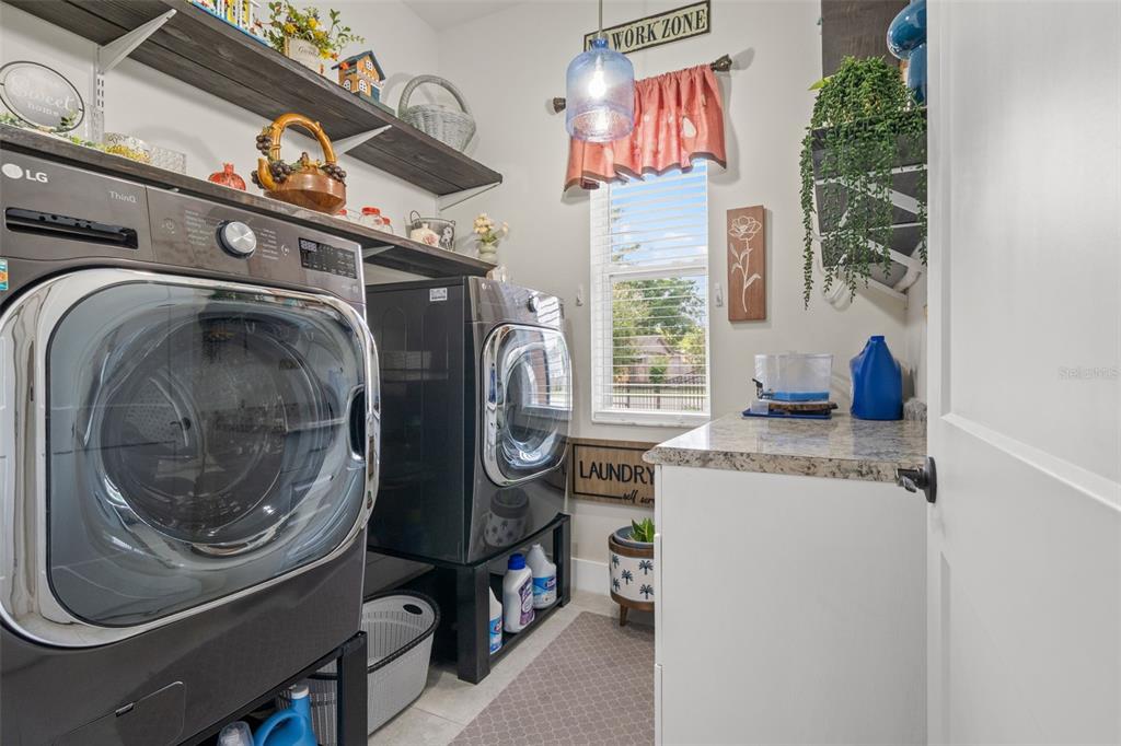 17601 Hanna Road Lutz, FL 33549 - Photo 19 of 48 a utility room with dryer and washer