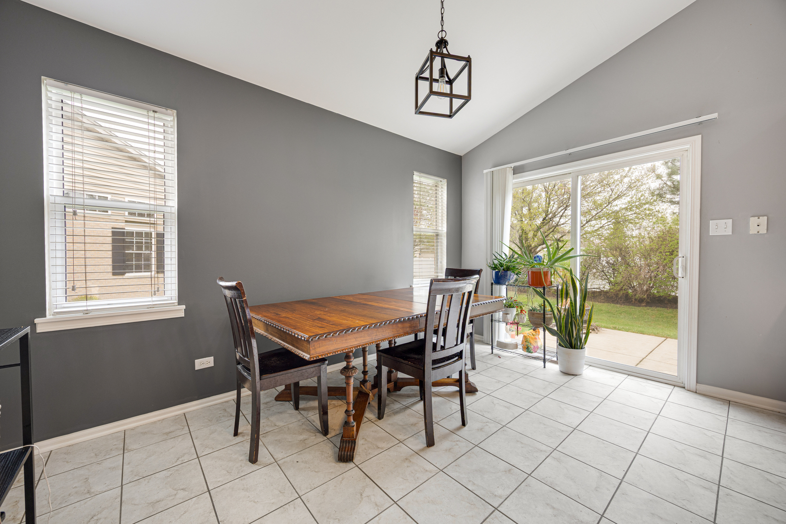1014 Edinburgh Court Joliet, IL 60431 - Photo 6 of 25 a dining room with furniture and window