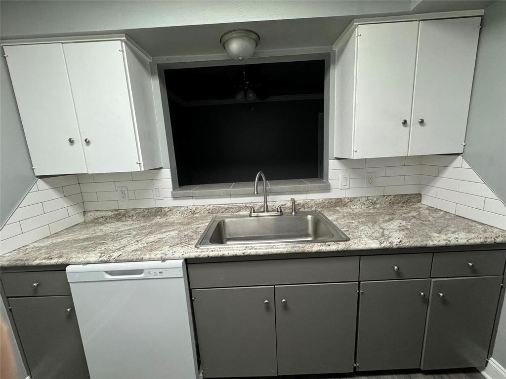 7000 Creswell Road, Unit 124 Shreveport, LA 71106 - Photo 12 of 18 a kitchen with granite countertop a sink and a stove