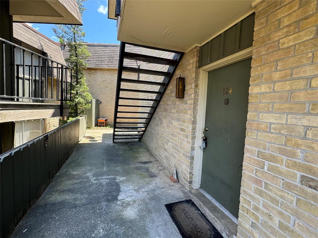 7000 Creswell Road, Unit 124 Shreveport, LA 71106 - Photo 18 of 18 a view of entryway with a front door