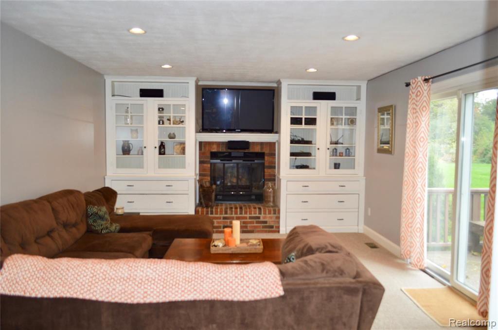 35472 Fredericksburg Road Farmington Hills, MI 48331 - Photo 6 of 28