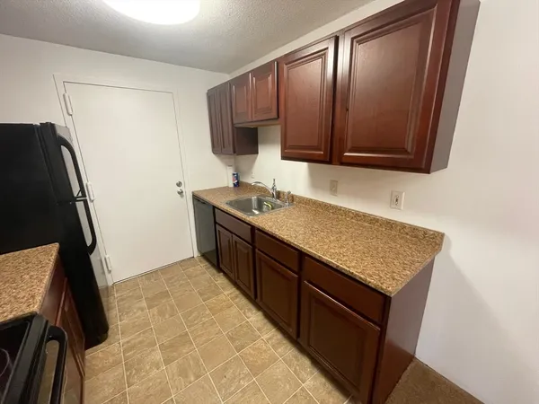 $1,900 | 17 Village Rock Lane, Unit 14, Natick, MA 01760