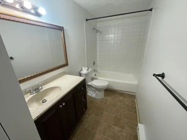 $1,900 | 17 Village Rock Lane, Unit 14, Natick, MA 01760