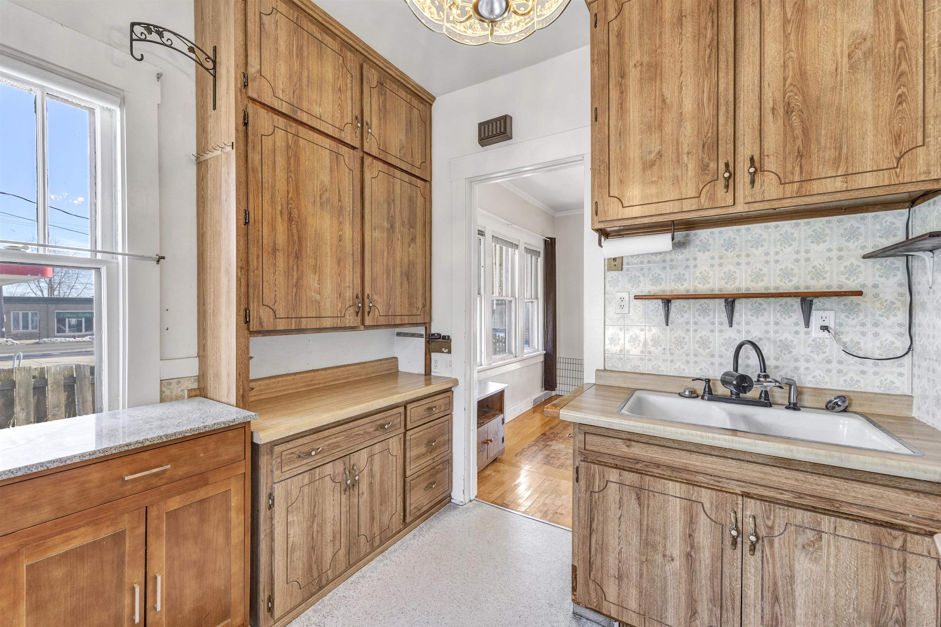 1012 Green Street Manitowoc, WI 54220 - Photo 6 of 22