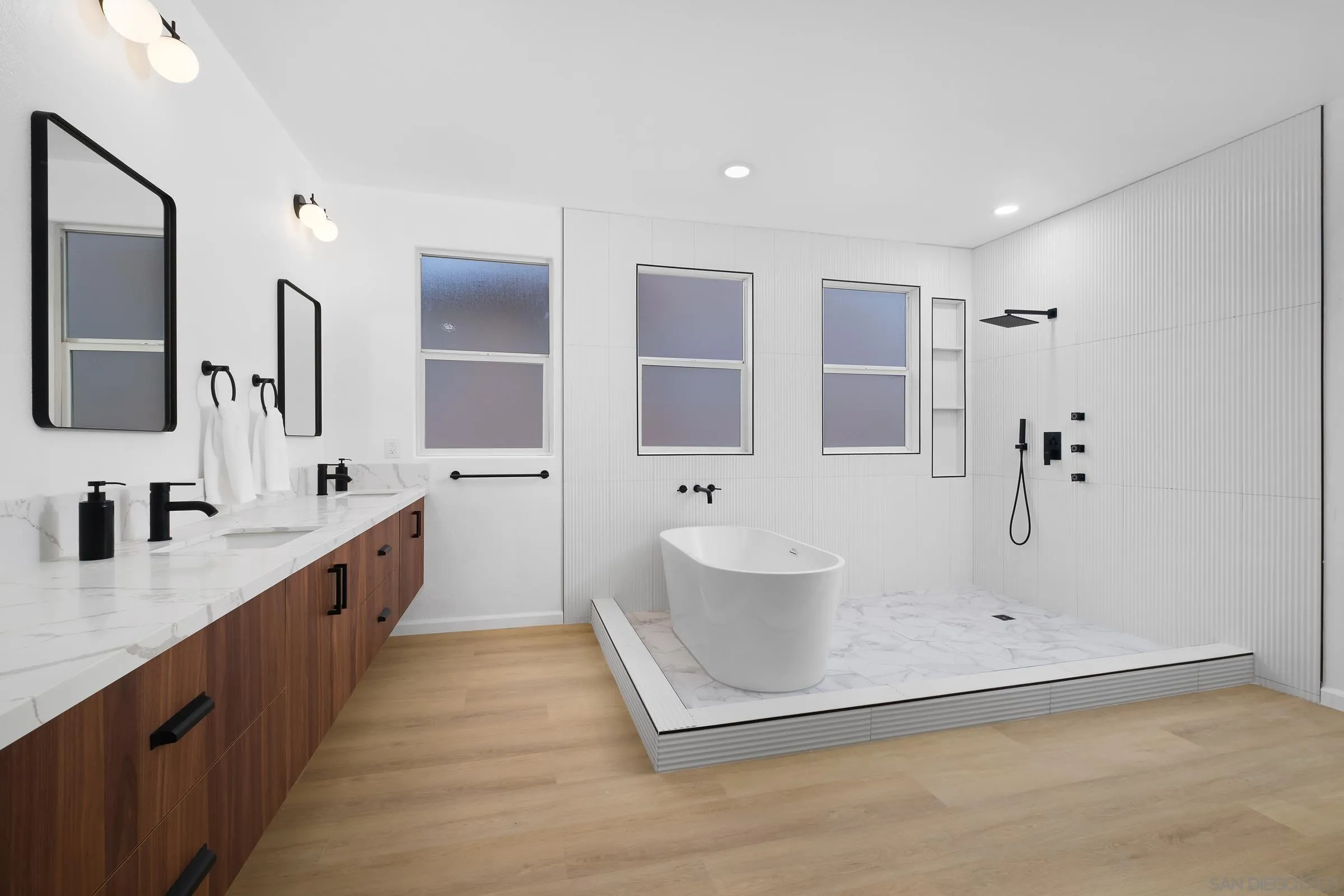 550 Echo Lane San Marcos, CA 92078 - Photo 13 of 51 a large bathroom with a tub sink and mirror