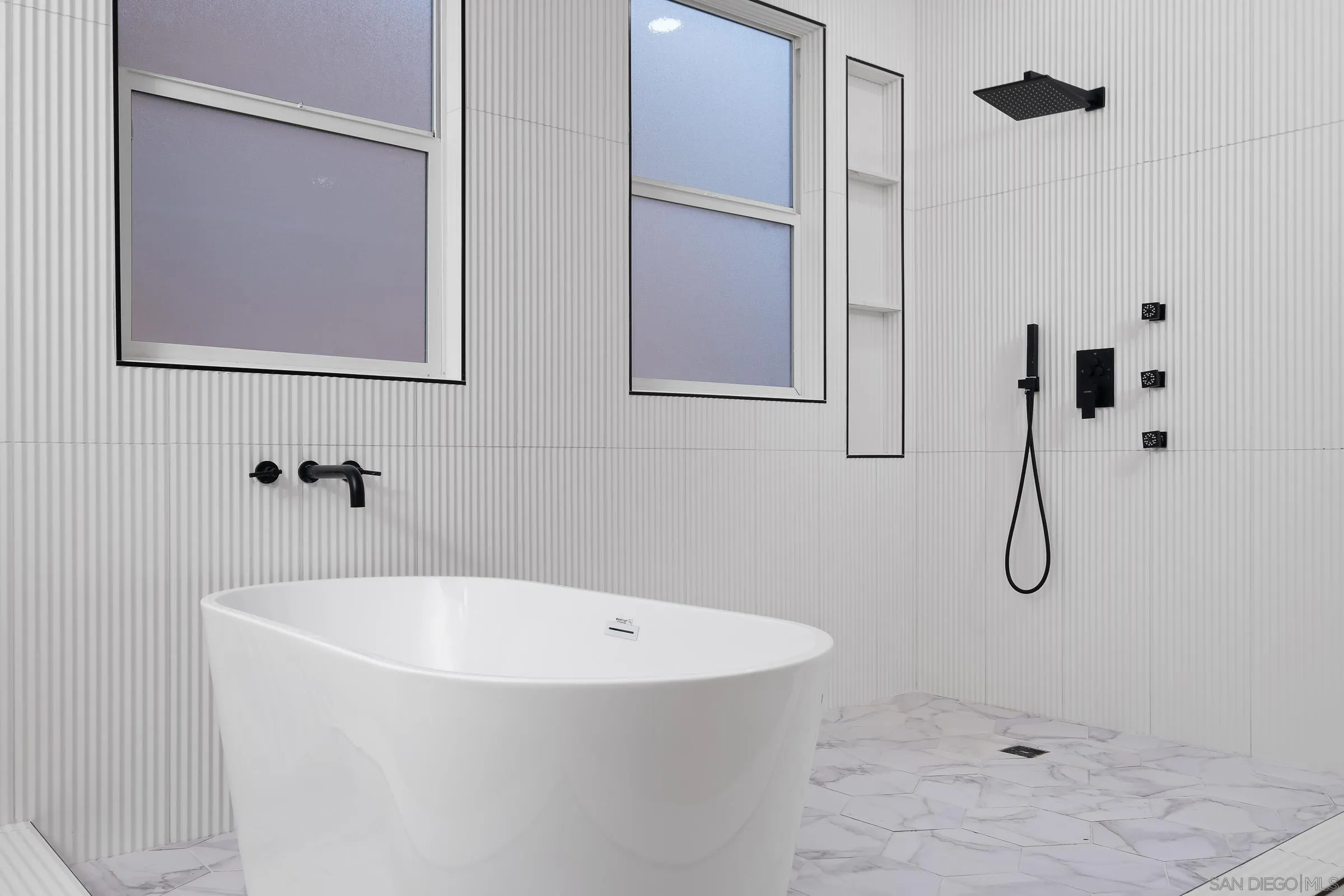 550 Echo Lane San Marcos, CA 92078 - Photo 33 of 51 a bathroom with a bath tub and shower