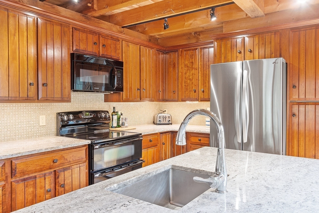 28 Foster Street Beverly, MA 01915 - Photo 11 of 41