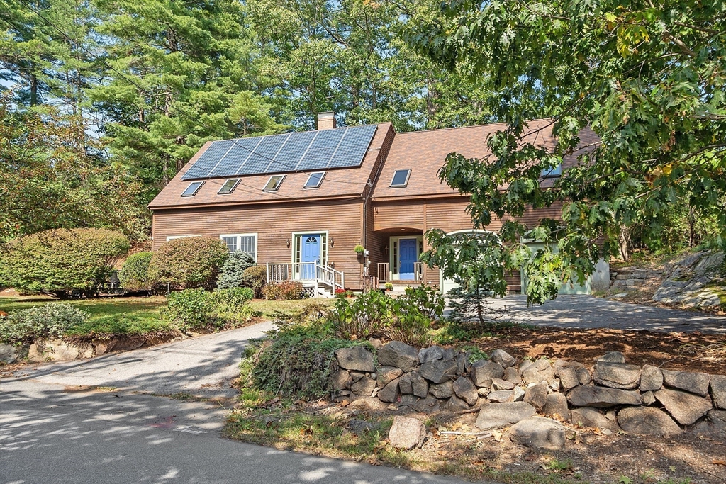 28 Foster Street Beverly, MA 01915 - Photo 2 of 41