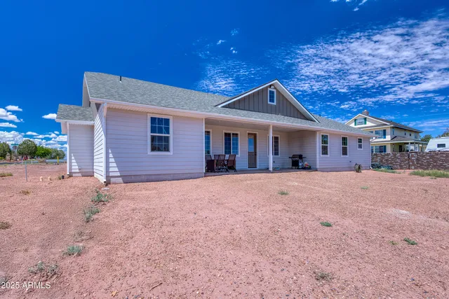 a view of a house with a yard and garage