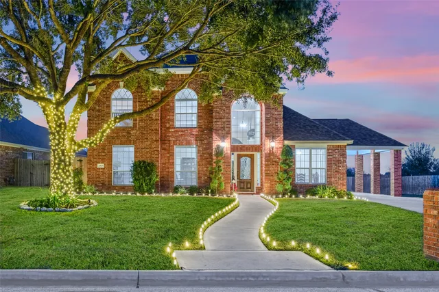 front view of house with a yard