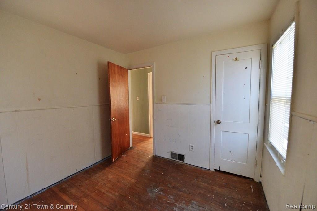 2713 South Rochester Road Royal Oak, MI 48073 - Photo 12 of 21 Bedroom