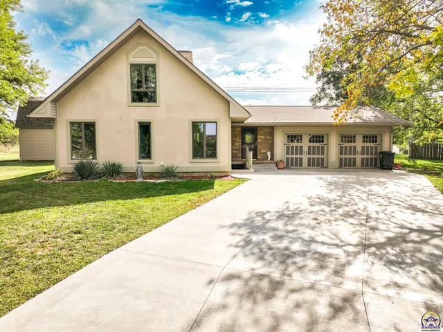 $415,000 | 300 Durink Street, St. Marys, KS 66536