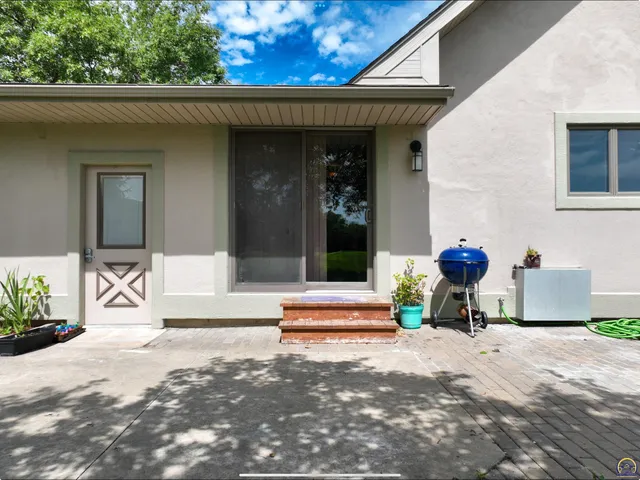 $415,000 | 300 Durink Street, St. Marys, KS 66536