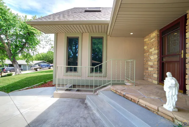 $415,000 | 300 Durink Street, St. Marys, KS 66536