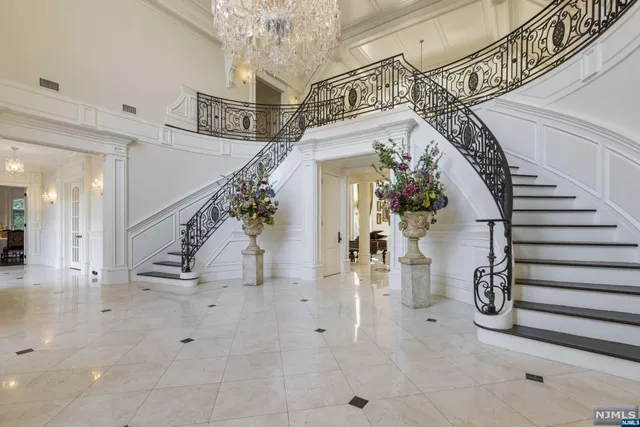 a view of entryway and hall