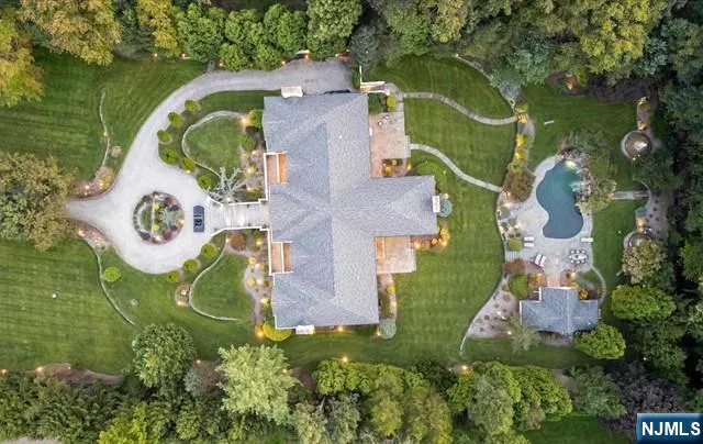 $5,900,000 | 51 Chestnut Ridge Road, Saddle River, NJ 07458