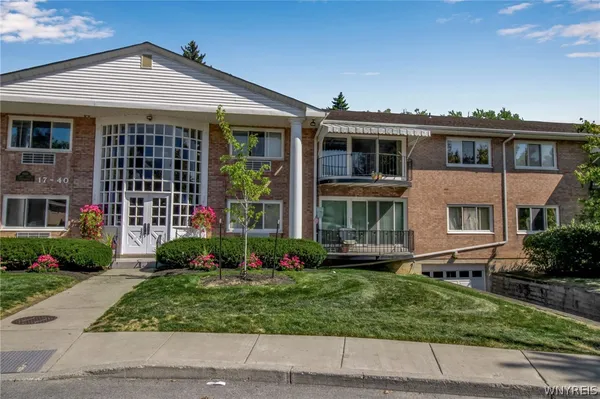 $272,500 | 31 Park Ln Court, Amherst, NY 14221