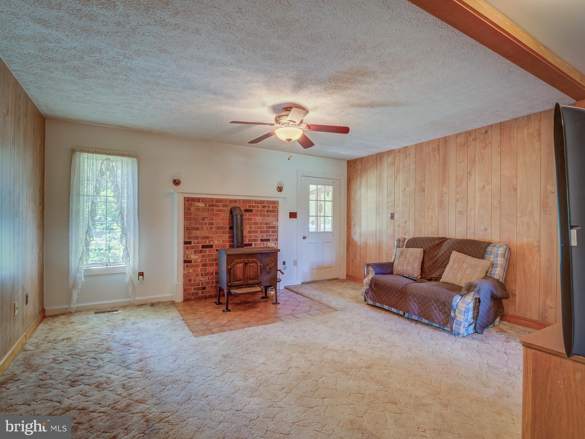 12346 Elk Run Road Midland, VA 22728 - Photo 25 of 61 Family Room