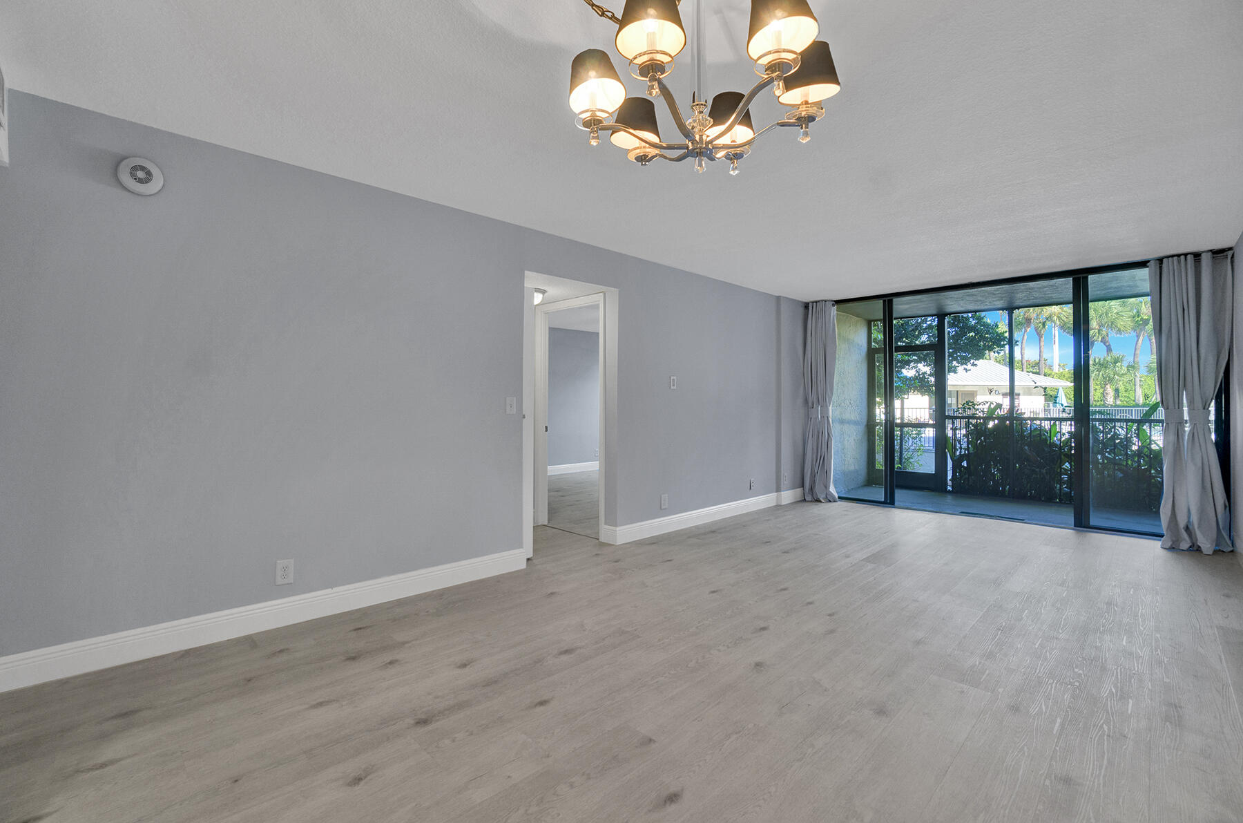 21 Royal Palm Way, Unit 103 Boca Raton, FL 33432 - Photo 14 of 51 Living Room
