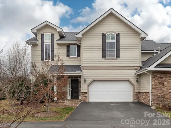 $599,000 | 132 Towne Pl Drive, Hendersonville, NC 28792