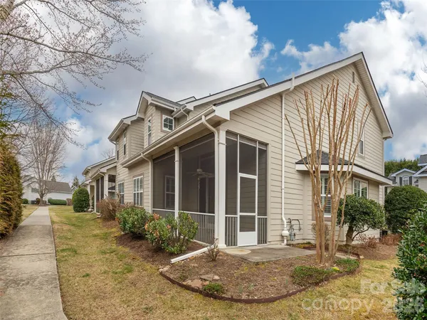 $599,000 | 132 Towne Pl Drive, Hendersonville, NC 28792
