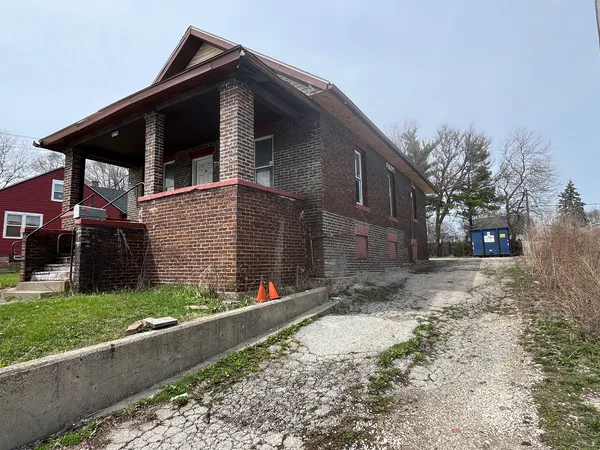 $114,900 | 1324 East New York Street, Aurora, IL 60505