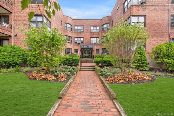 $339,000 | 58 Grace Avenue, Unit 1G, Great Neck, NY 11021