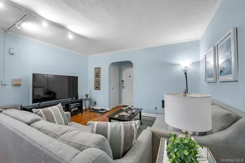 $319,000 | 58 Grace Avenue, Unit 1G, Great Neck, NY 11021