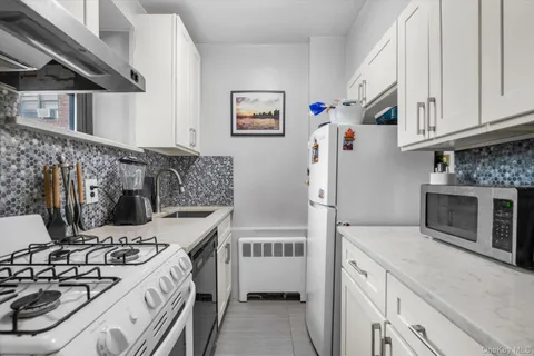$319,000 | 58 Grace Avenue, Unit 1G, Great Neck, NY 11021