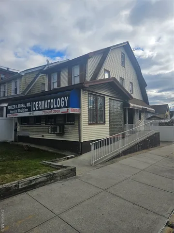 $965,000 | 196-02 Hillside Avenue | Hollis