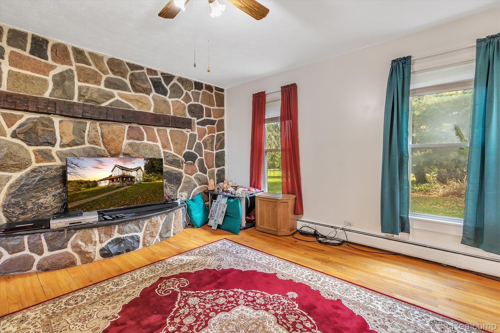 540 Elliott Road Fowlerville, MI 48836 - Photo 5 of 33 Family room with stone fireplace.
