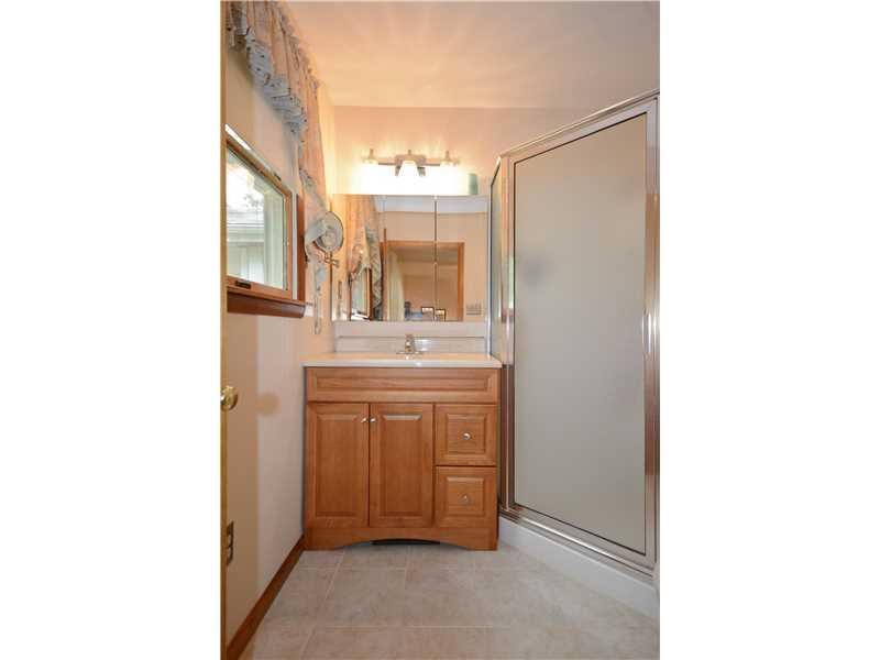 134 Buss Road Aliquippa, PA 15001 - Photo 13 of 25 Master Bath/Spa.