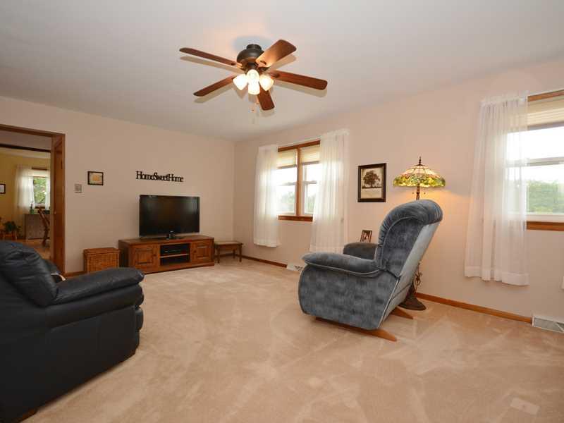 134 Buss Road Aliquippa, PA 15001 - Photo 10 of 25 Living Room.