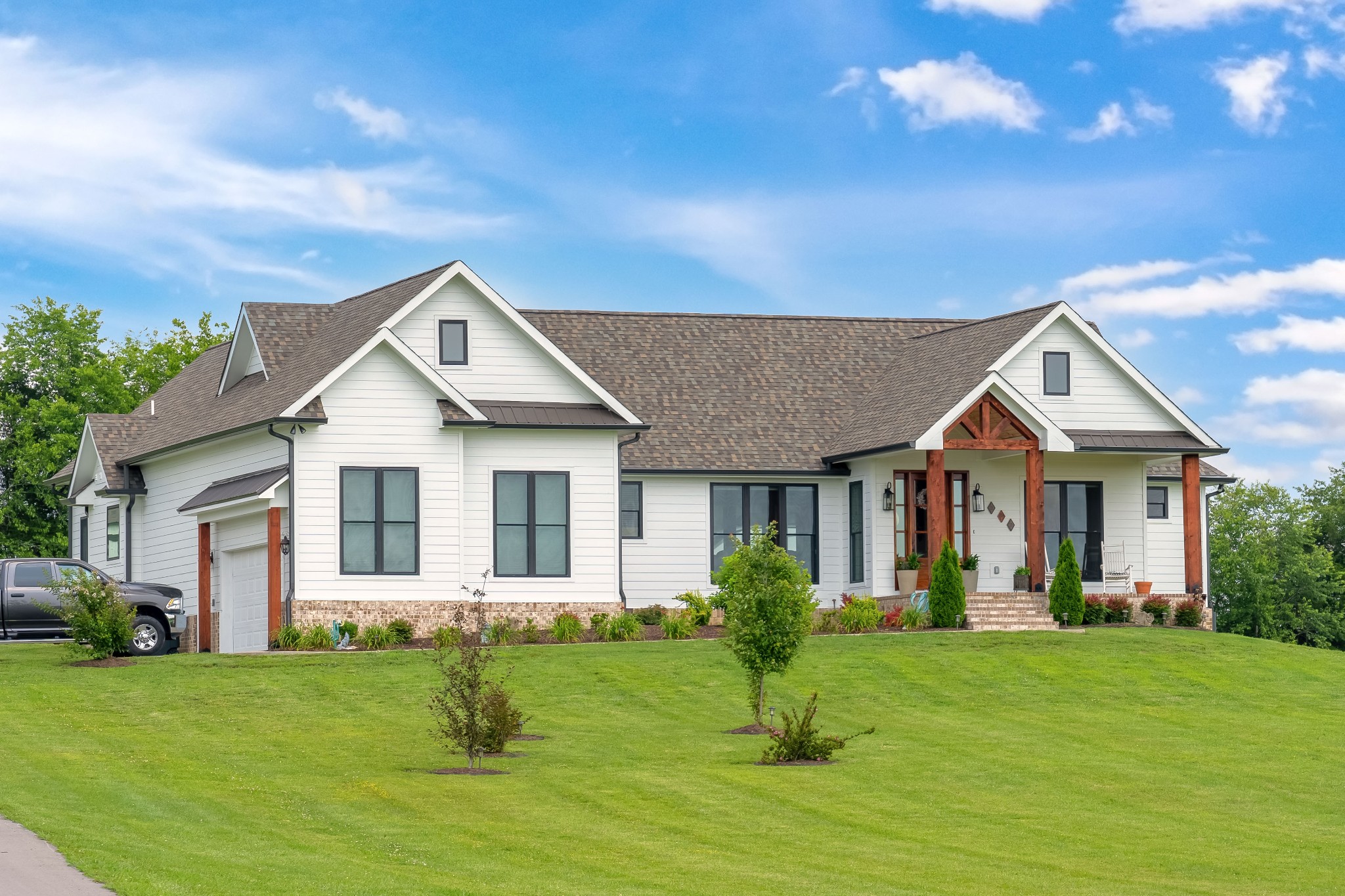7040 Highway 231 Bethpage, TN 37022 - Photo 7 of 83 a front view of a house with a yard
