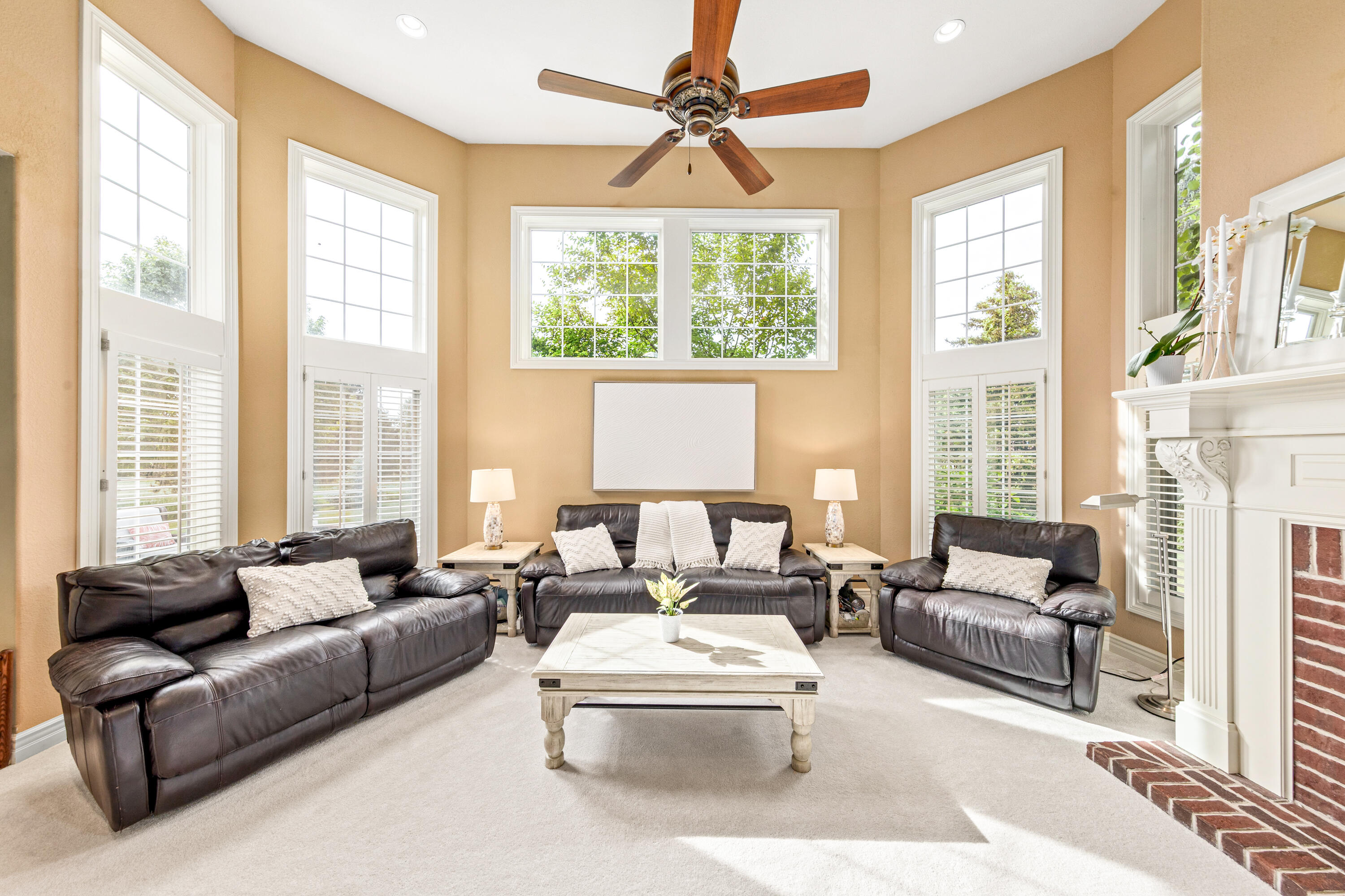 1260 4 Winds Way Hartland, WI 53029 - Photo 31 of 79 Floor to Ceiling Windows