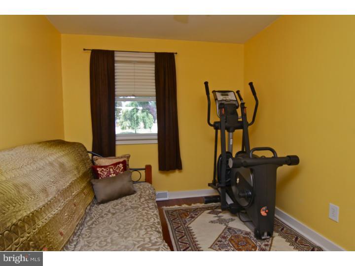 528 Cheyney Road Springfield, PA 19064 - Photo 14 of 25 Bedroom 3