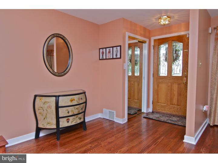 528 Cheyney Road Springfield, PA 19064 - Photo 3 of 25 Foyer