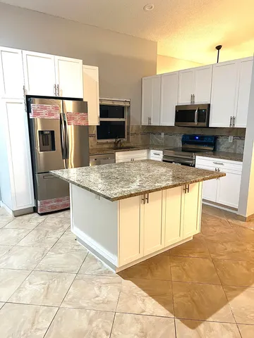 $3,850 | 18859 La Costa Lane, Boca Raton, FL 33496