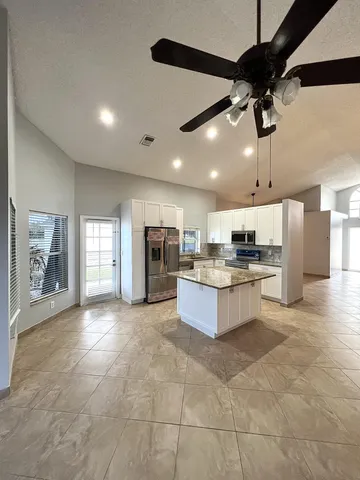 $3,850 | 18859 La Costa Lane, Boca Raton, FL 33496