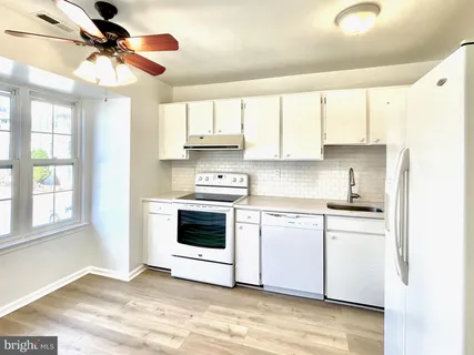 $415,000 | 4141 Pleasant Meadow Court, Unit 93D, Chantilly, VA 20151