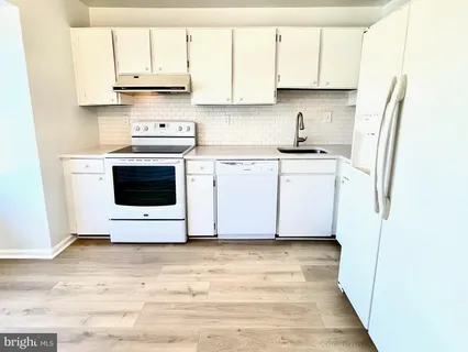 $415,000 | 4141 Pleasant Meadow Court, Unit 93D, Chantilly, VA 20151